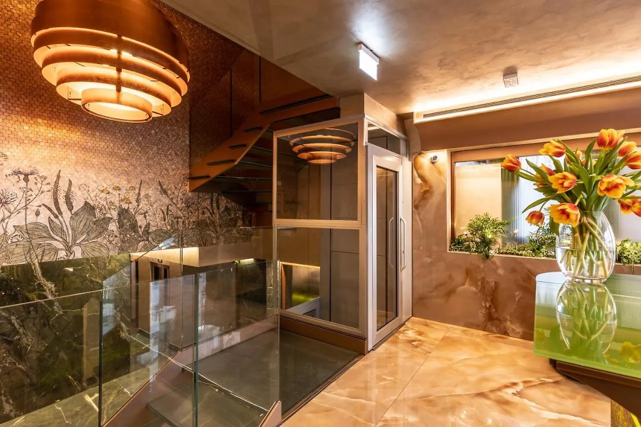 Hotel Ariston Milan 4*,